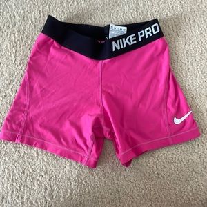 Girls Nike pros size M